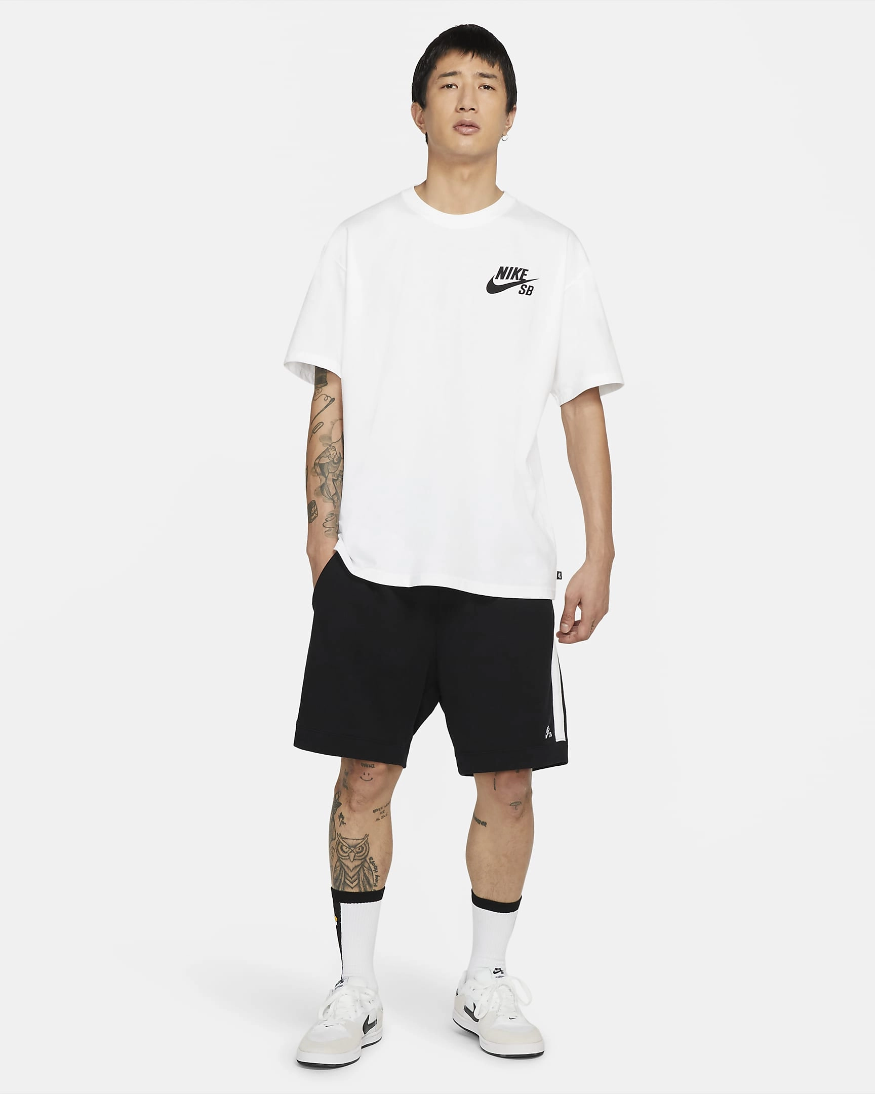 Tee-shirt Nike SB Logo: L'icône du skate, le style inégalable, prêt à rider et à briller.